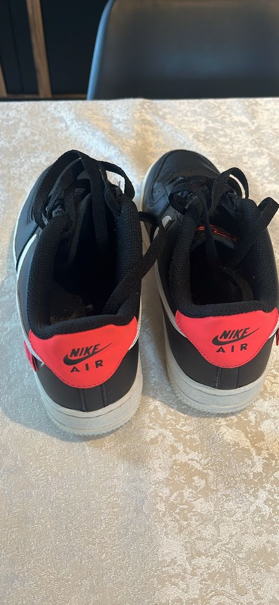 Nike Scarpe da donna: Nike Air Force 1, noires, taille 38, parfait état! – Usato da Crissier venduto da bar_rs56