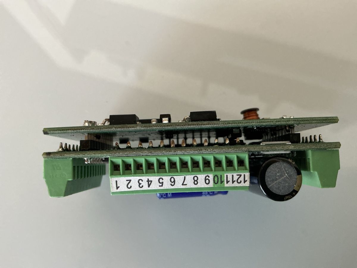 Modelleisenbahnen: QSI Titan Lok-Sounddecoder mit Schraubklemmen, gebraucht – Gebraucht aus Wängi von Madella 4