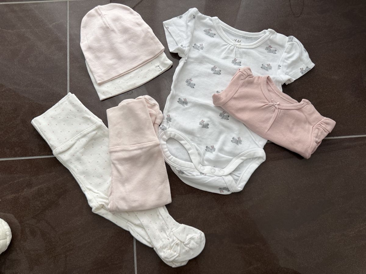 Kleiderpakete & -sets: Neues Baby-Kleiderpaket Gr. 56 – Neu (gemäss Beschreibung) aus Kölliken von Vivii01