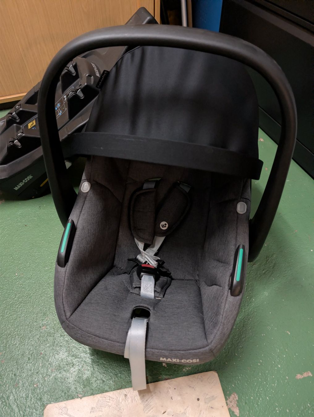 Maxi-Cosi Seggiolini per auto: Babyschale CabrioFix S I-Size + FAMILIFIX2 – Usato da Rohrbach venduto da Ride_Santa 2