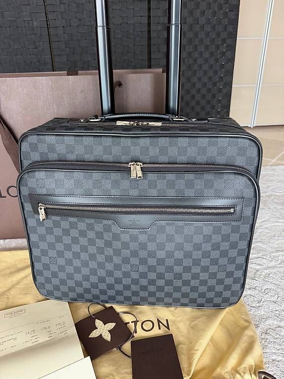 Valigie: Louis Vuitton  LV Pilot Case Damier graphit N23206 – Usato da Berlingen venduto da AndreaHB. 1