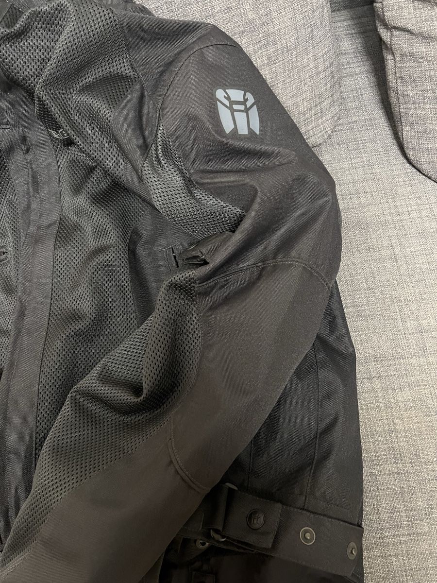 Vestes: Veste de moto avec protections intégrées – Neuf (Voir description) à Epalinges par pau_78d8 5