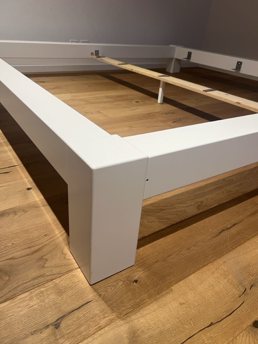 Betten: Bettrahmen 2m x 2m – Gebraucht aus Subingen von thebalmi 2
