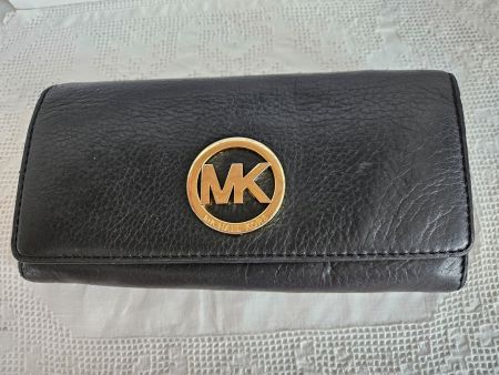 Portemonnaie schwarz aus genarbtem Leder von Michael Kors