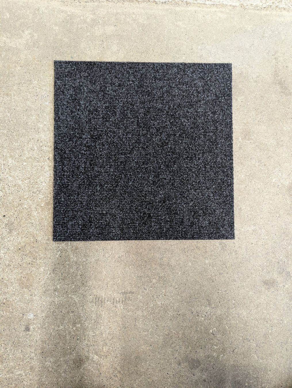 Rivestimenti per pavimenti: 85 m2 Teppichplatten Anthrazit 50 x 50 cm – Nuovo e nell'imballaggio originale da Dürrenäsch venduto da jan_w56m 1