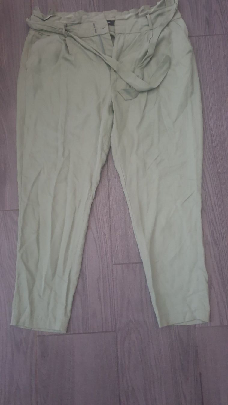 Vero Moda Hosen: Damen Hose – Gebraucht aus Clarens von fur_bxq2