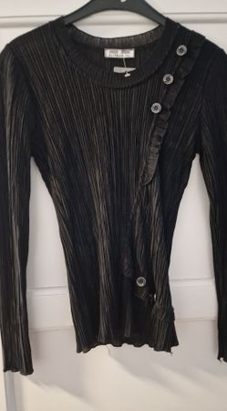 Elegantes Falten-Shirt Grösse M neu mit Knöpfen sehr speziel