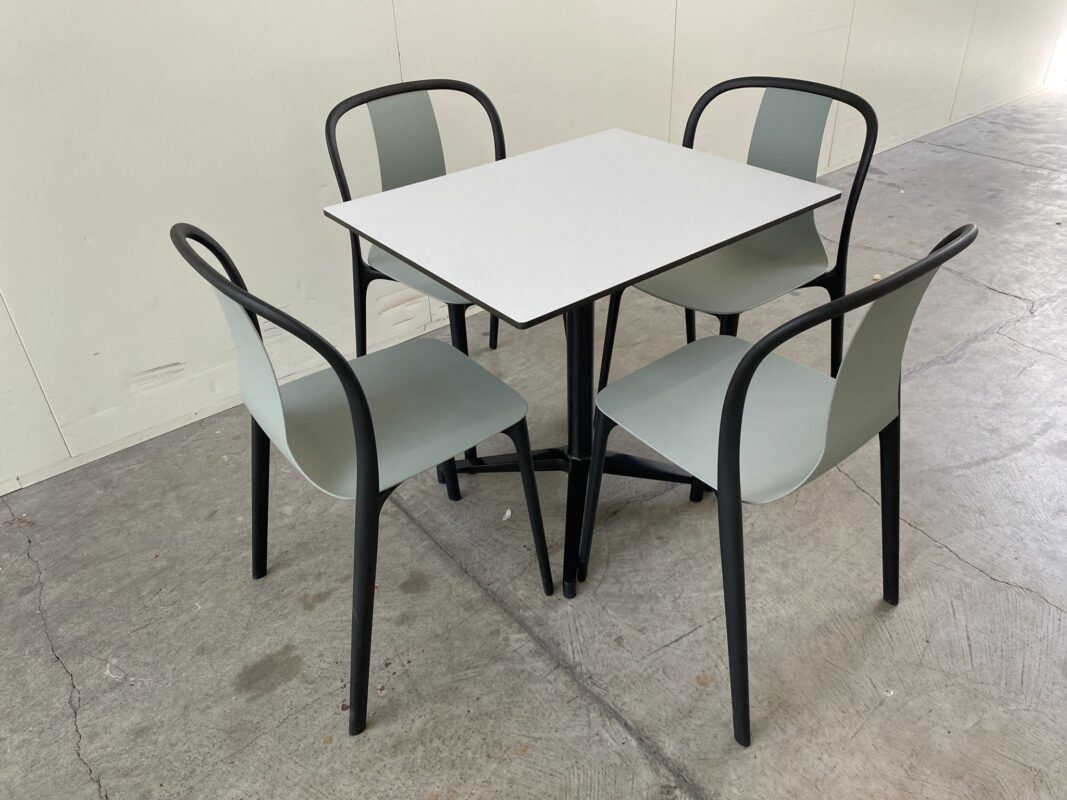 Tischset: Bistro Tisch und Stühle von Vitra – Gebraucht aus St. Gallen von MSMoebelhandel 5