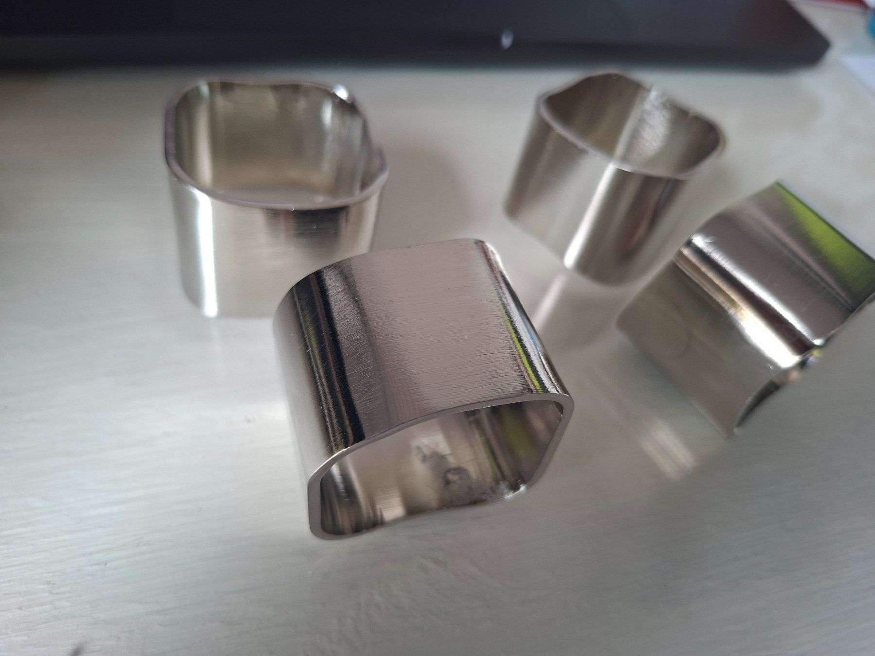 Altro in Decorazioni & Accessori: 4 Serviettenringe Uneven silver, Westwing – Nuovo (secondo la descrizione) da Stäfa venduto da Anita62 3