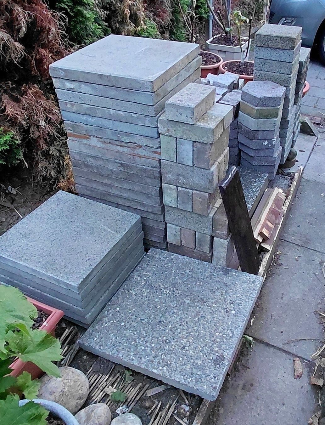 Rivestimenti per pavimenti: Diverse Steinplatten in verschiedenen grössen – Usato da Ettiswil venduto da focus611 1