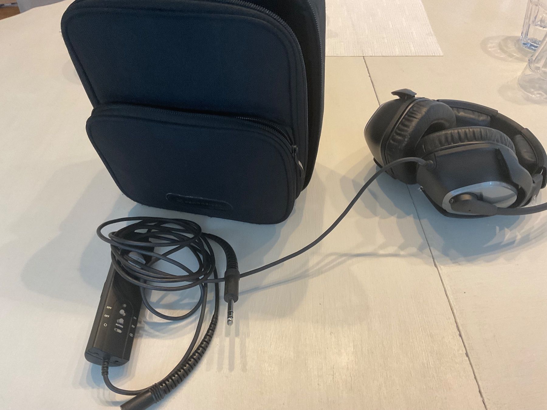 Sennheiser Kopfhörer: Sennheiser S1 Noiseguard Pilot Headset – Defekt aus Holzhäusern ZG von foxy_88