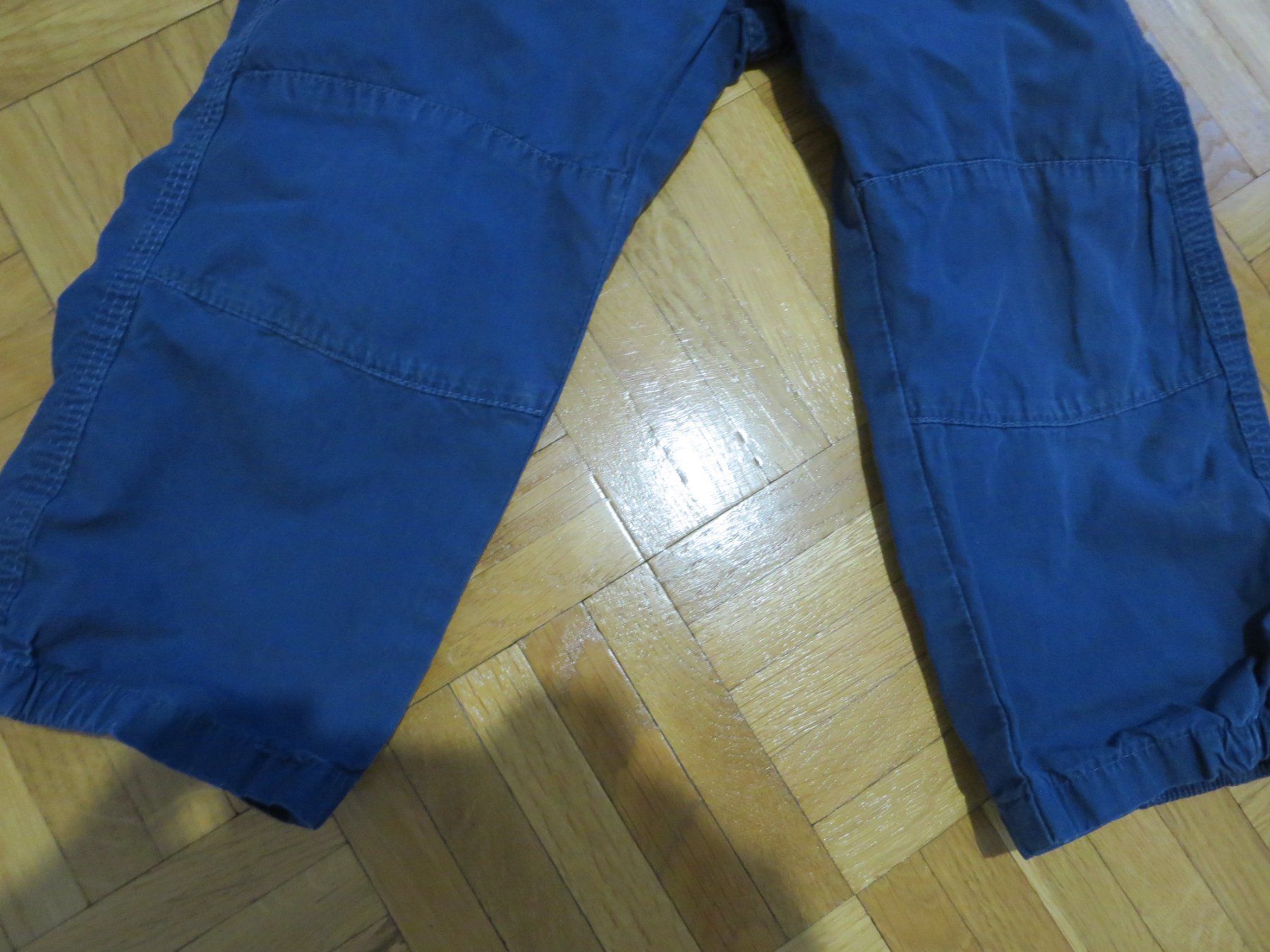 Lotti & Set di vestiti: 2 Blaue Kinder Hosen /Grösse 86 – Usato da Wallisellen venduto da Arvenstube 7