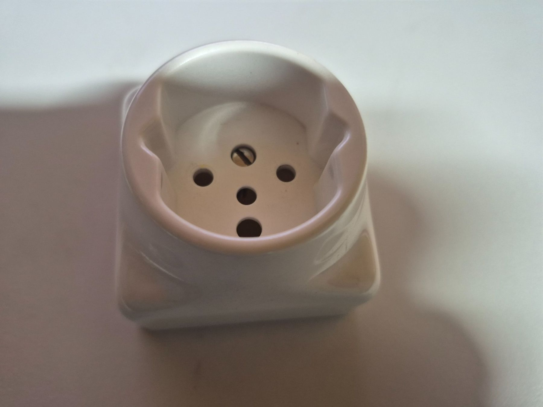 Fiches d'alim.: Steckdose Typ 14 AP 10 A 250V – D'occasion à Sursee par Ursus_LU 2