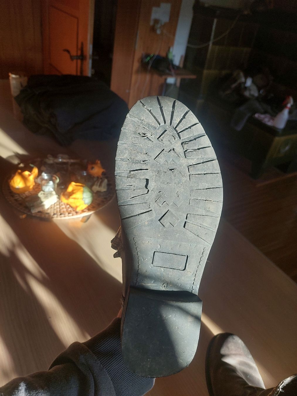 Herrenschuhe: Bottes marron en cuir taille 41 usées  – Gebraucht aus Courtepin von Organikal 5