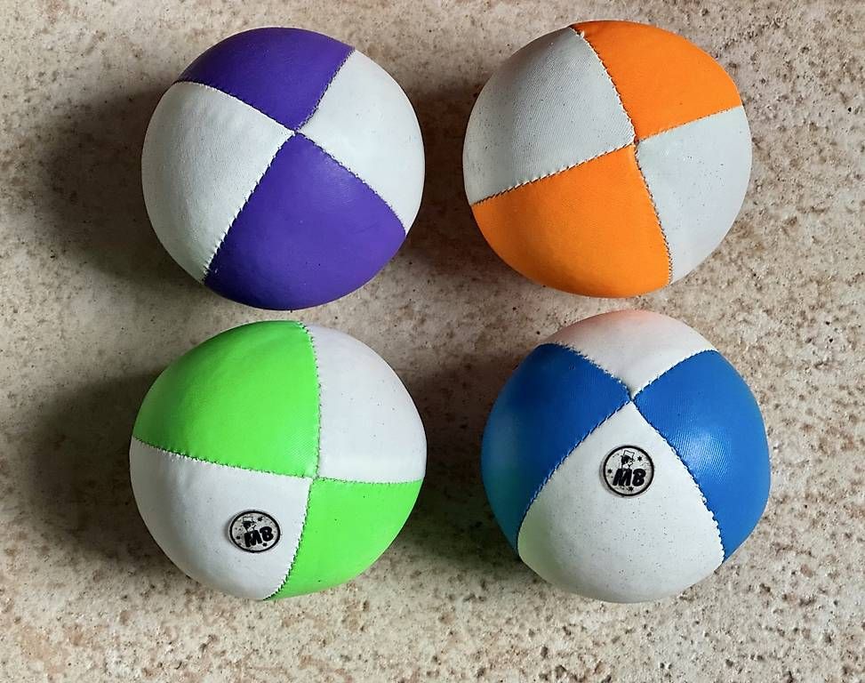 Giochi: Set de jonglage en très bon état  – Usato da Lausanne venduto da Vinz89 1