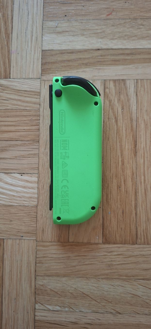 Nintendo Konsolen: 2 neuwertige Joy-Cons mit Aufladehalterung – Neu (gemäss Beschreibung) aus St. Gallen von samfuel 5