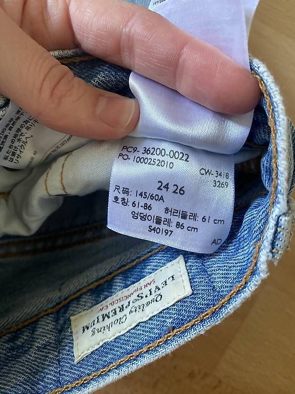 Levi's Jeans: Levis 501 Jeans Crop Hellblau 24x26 – Usato da Bern venduto da n-dine 1