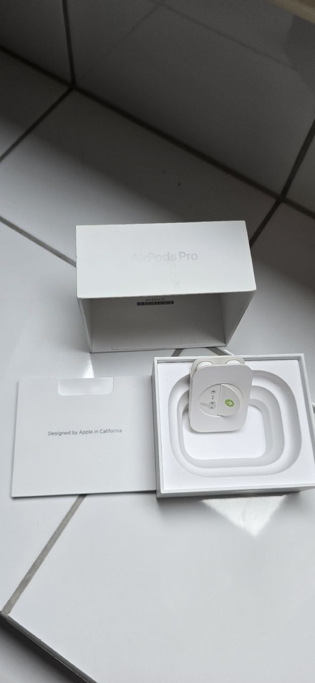 Apple Kopfhörer: Apple Airpods  pro 3 – Neu (gemäss Beschreibung) aus Zeiningen von Efifi 3