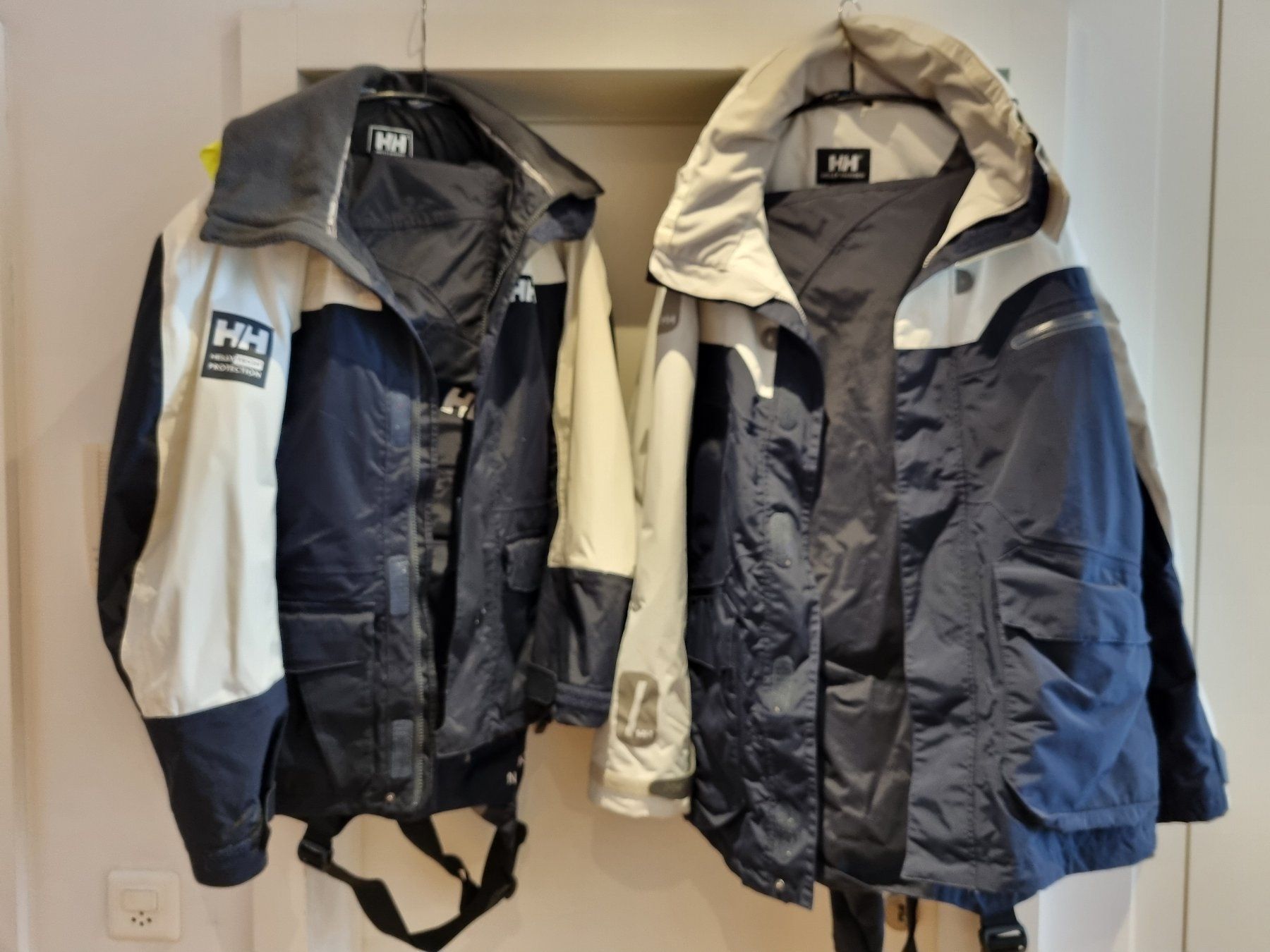 Helly Hansen Kleiderpakete: 2 Sturmjacken und Hosen Helly Hansen – Gebraucht aus Birmensdorf ZH von Kander_24