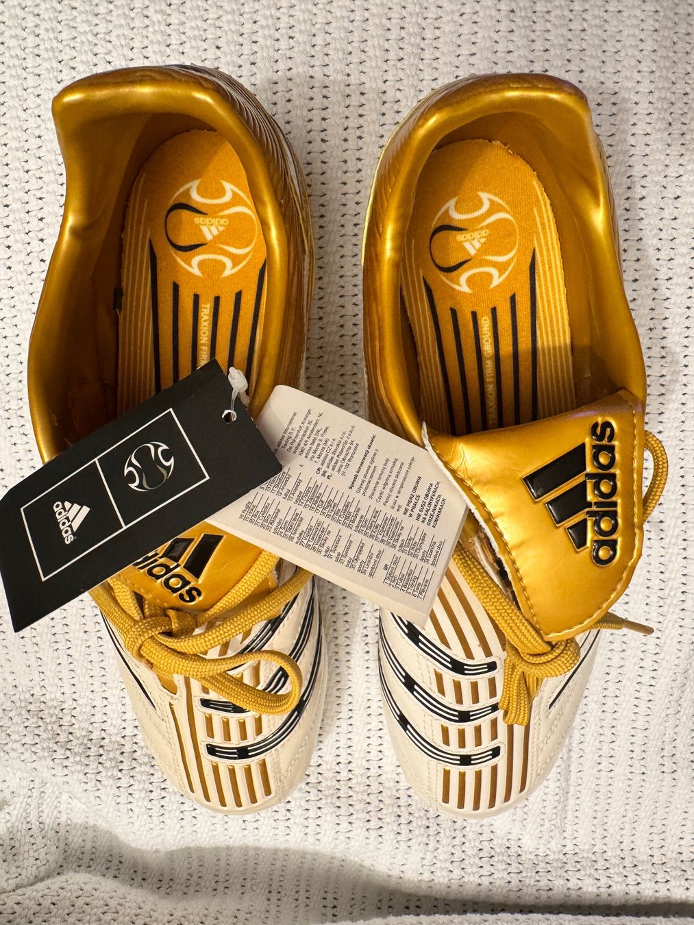 Adidas Schuhe für Jungen: Fussballschuhe Adidas – Gebraucht aus Zürich von Cibin 1
