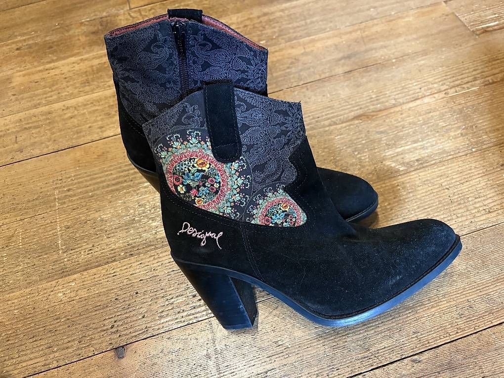 Chaussures femmes: Bottines Desigual 39 – D'occasion à Puidoux par neg_9p7m