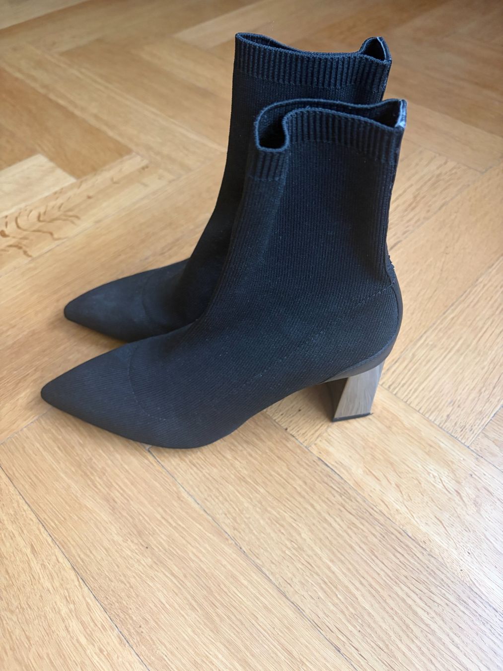 Zara Chaussures femmes: Zara Stiefel ungetragen – Neuf (Voir description) à Bern par sim_g75j 2