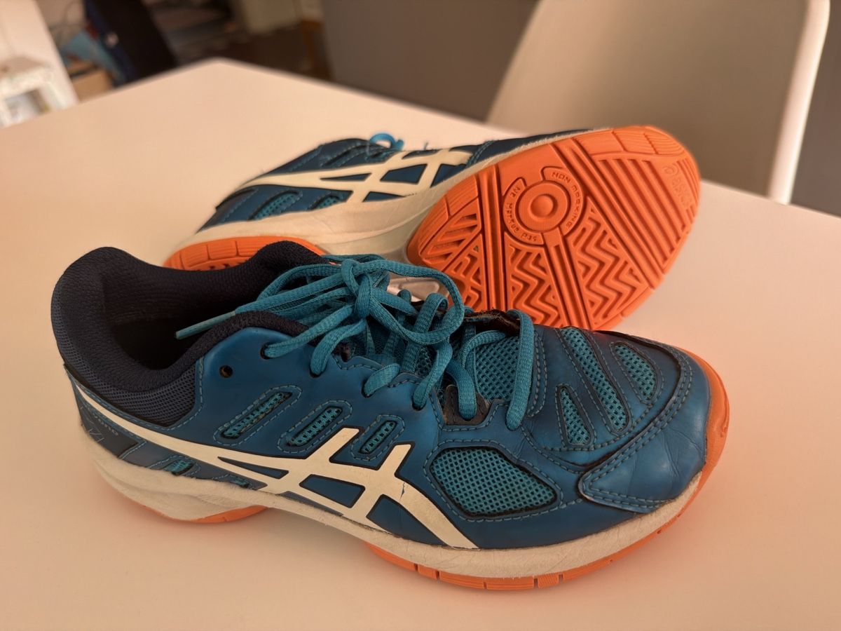 Asics Scarpe da uomo: Asics Hallenturnschuhe gr. 35 – Usato da Bern venduto da Lili1007 1
