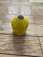Spezielle Vase in leuchtendem Gelb