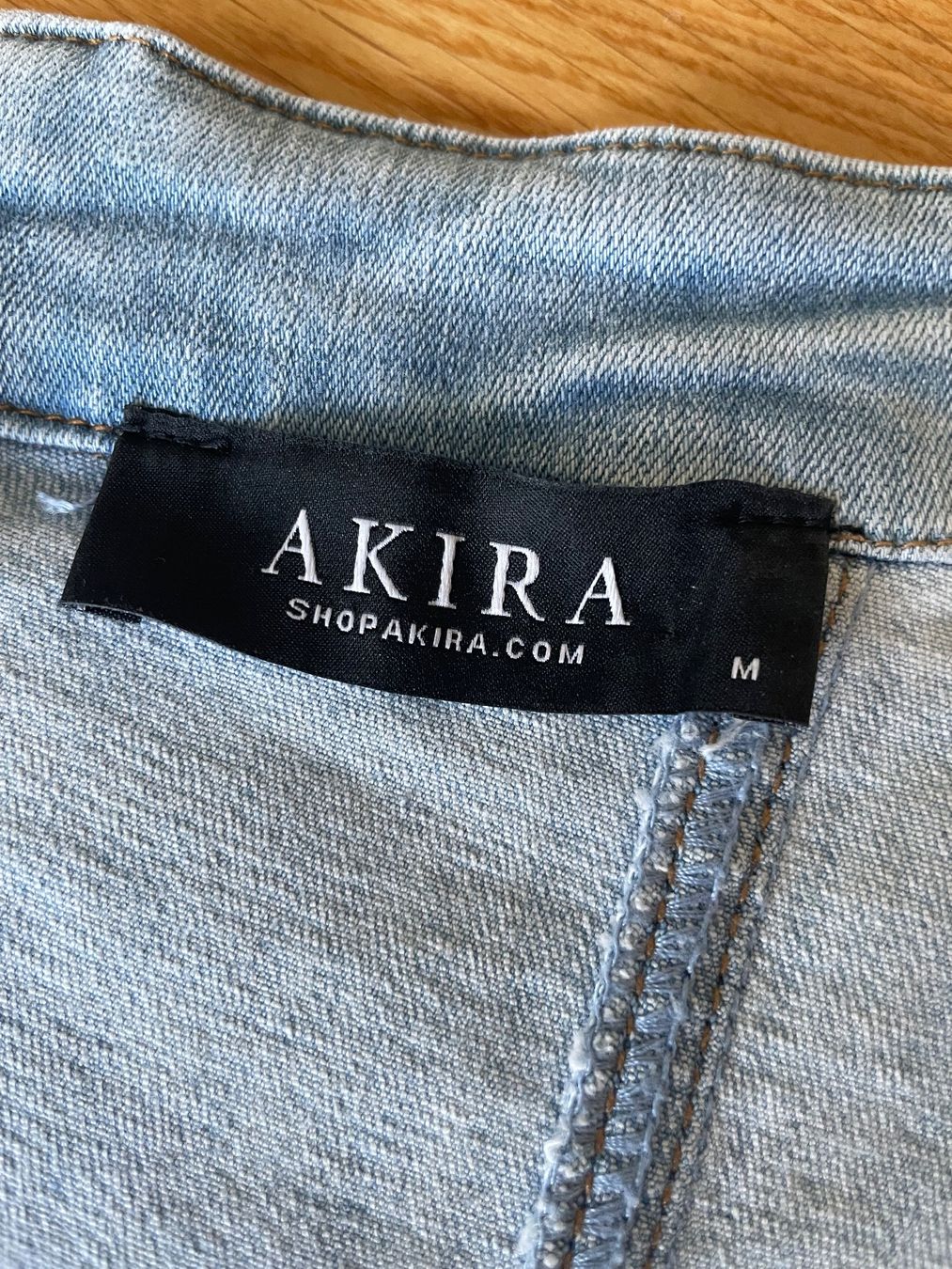 Tops: Jeans-Top AKIRA aus Miami – Gebraucht aus Richterswil von IrynaL 3