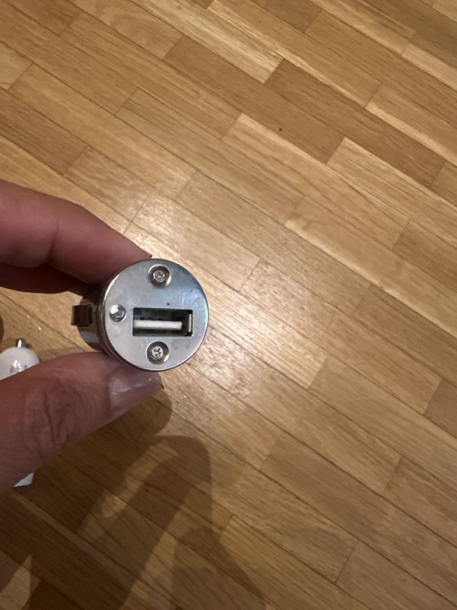 Batterie-Ladegeräte: Car Charger 12-24V Input 5Vdc Output CE – Gebraucht aus Collex von aff_76dh 1