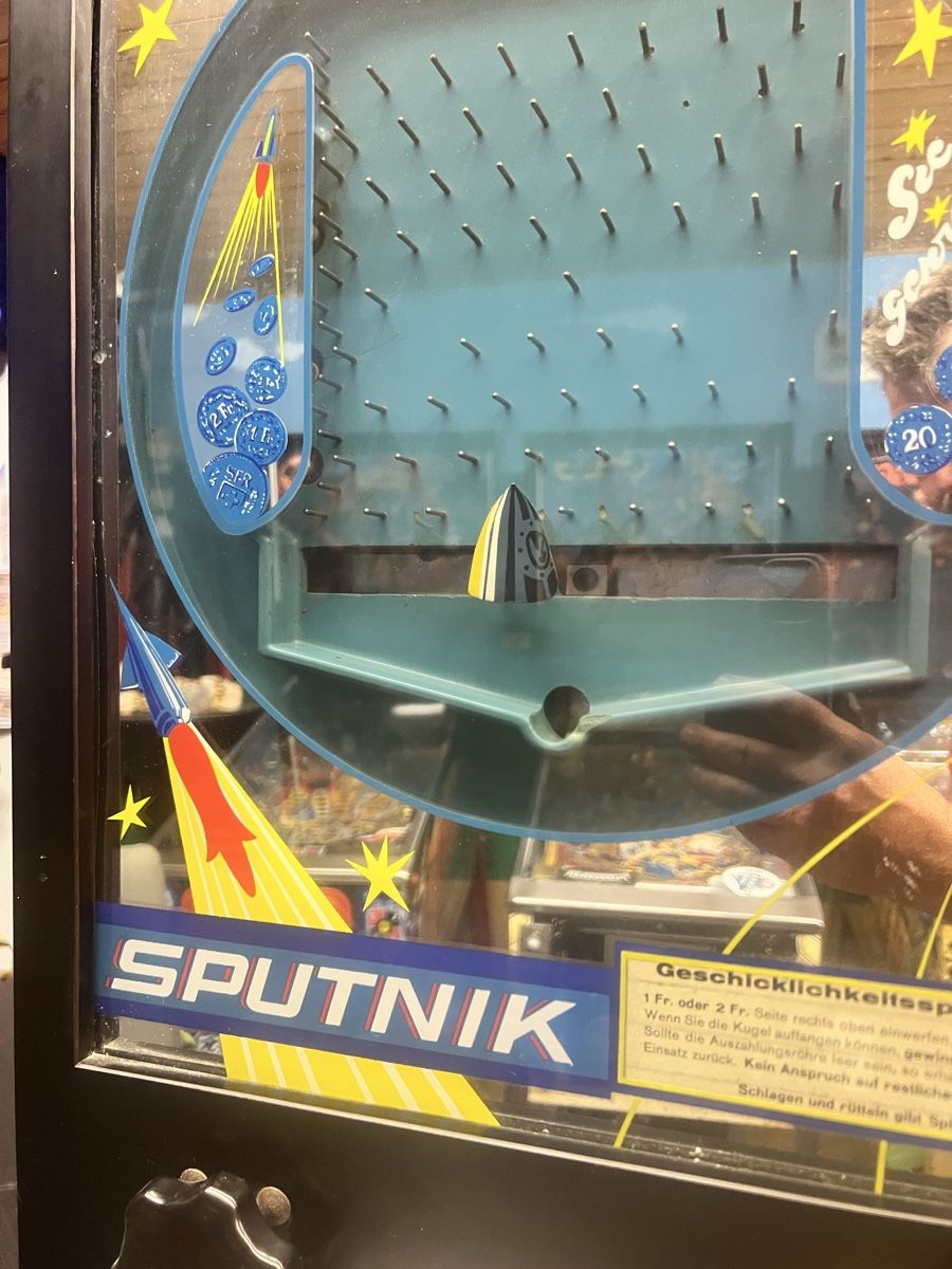Slot Machine: Sputnik Geldspielautomat Vintage – Usato da Nänikon venduto da Flipperbar 4