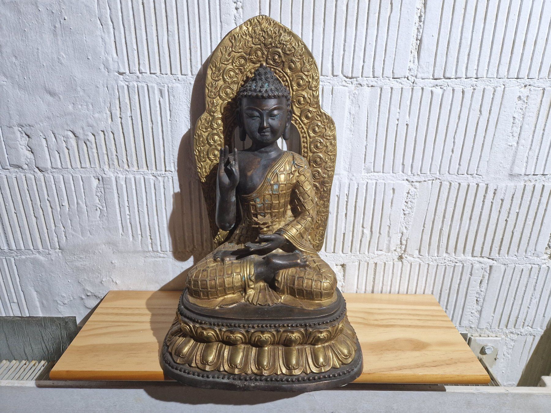 Skulpturen & Statuen: antiker Buddha – Gebraucht aus Seedorf BE von Stibutz