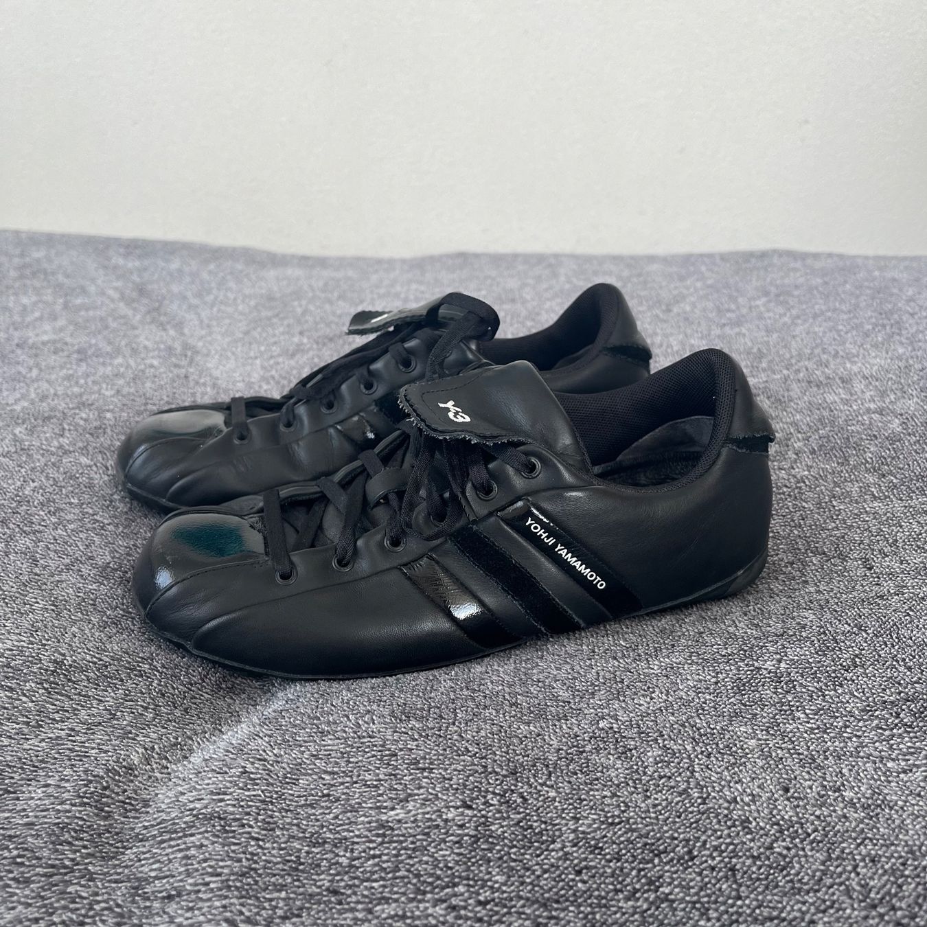 Y-3 Scarpe da uomo: Y3 Field Sneakers – Usato da Zug venduto da Grc999