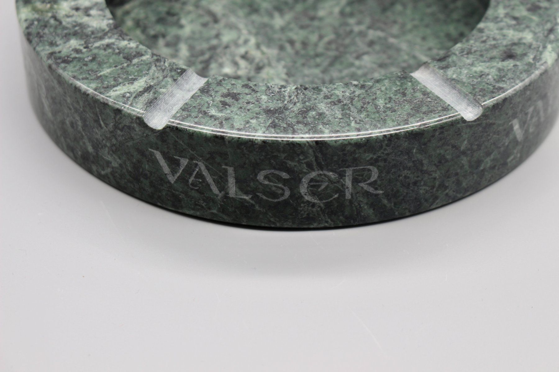 Aschenbecher: Aschenbecher Valser Granit Neu – Gebraucht aus Bruettisellen von Collector_Store 1