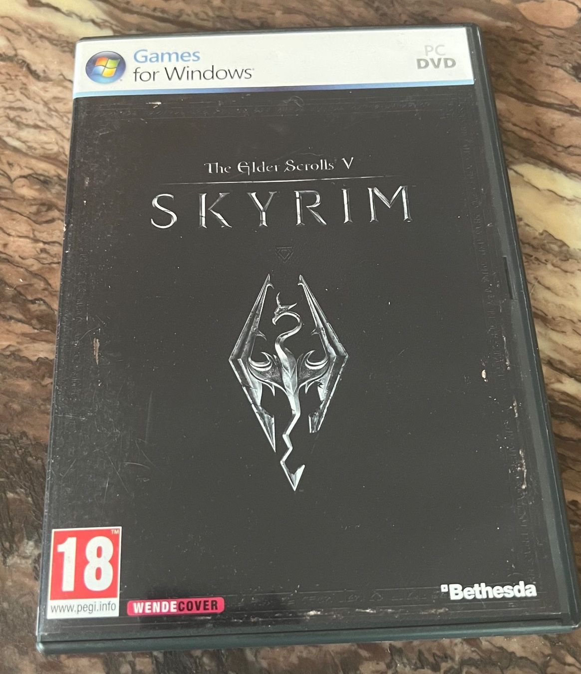 Jeux: Skyrim – D'occasion à St. Niklaus VS par jas_13