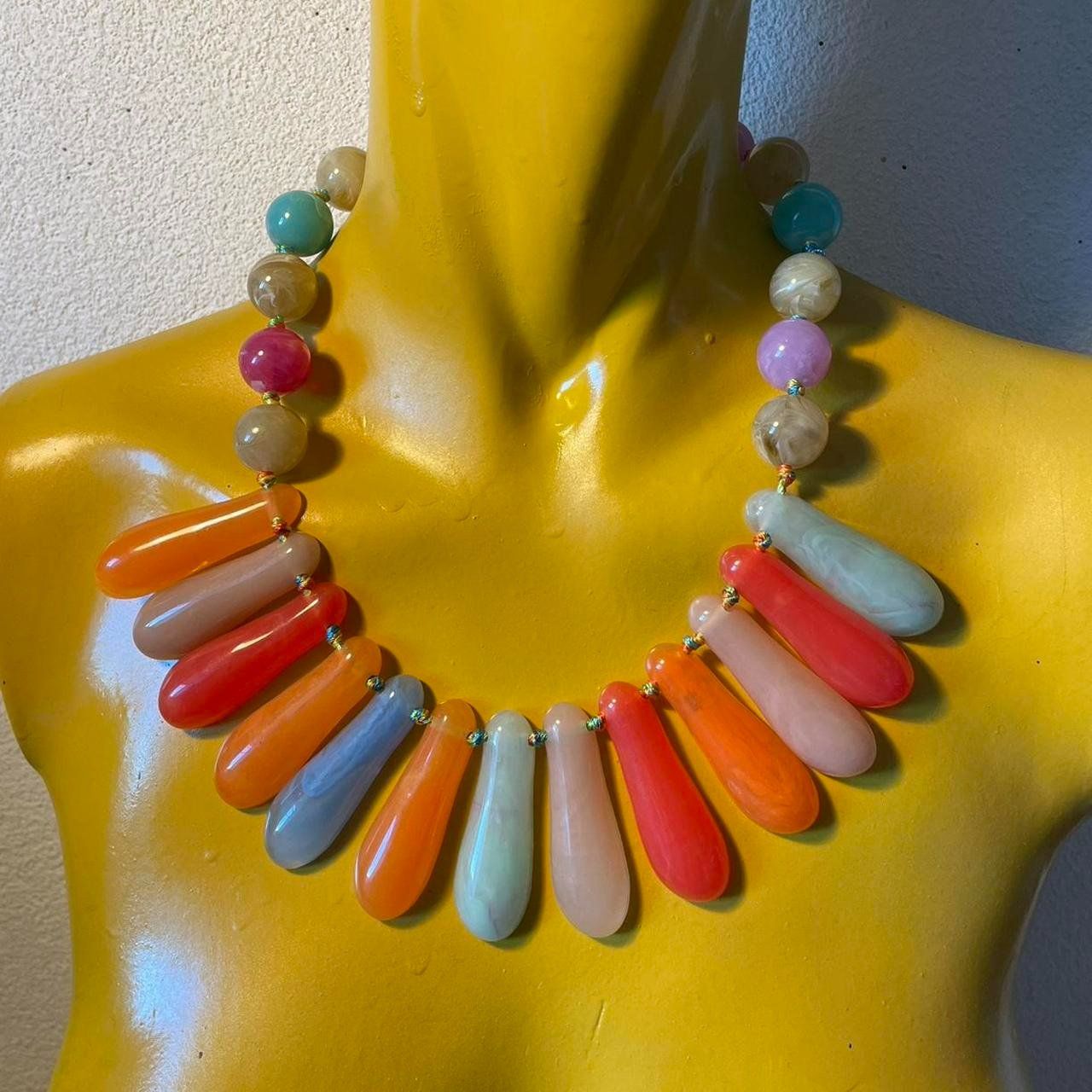 Colliers: Collier multicolore perles en résine – D'occasion à Troinex par Irisglo