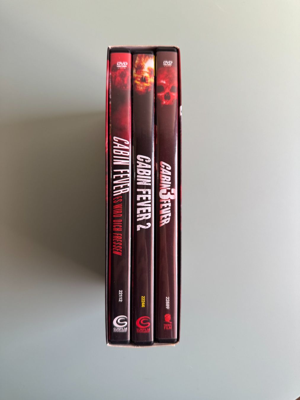 Tutti i DVDs: Cabin Fever 3 DVDs – Usato da Kägiswil venduto da Jindujune 1