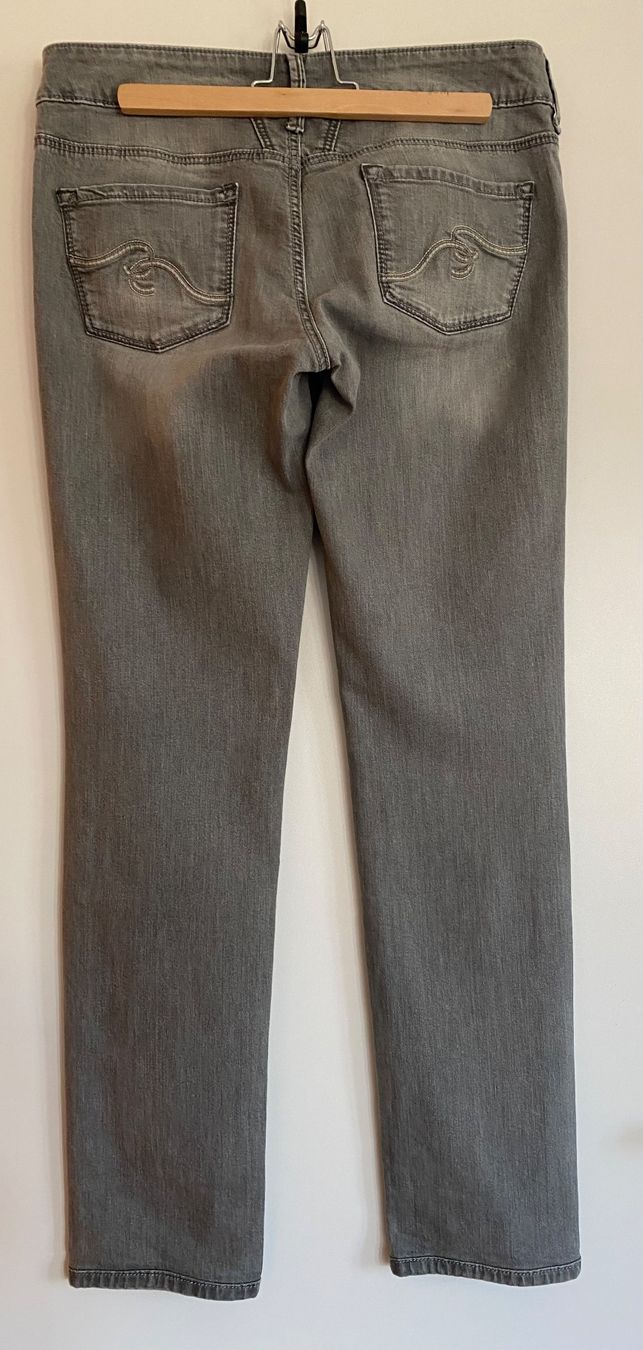 Jeans: Jeans in Grau, Gr. 40/42 – Usato da Zürich venduto da Maria2021 1