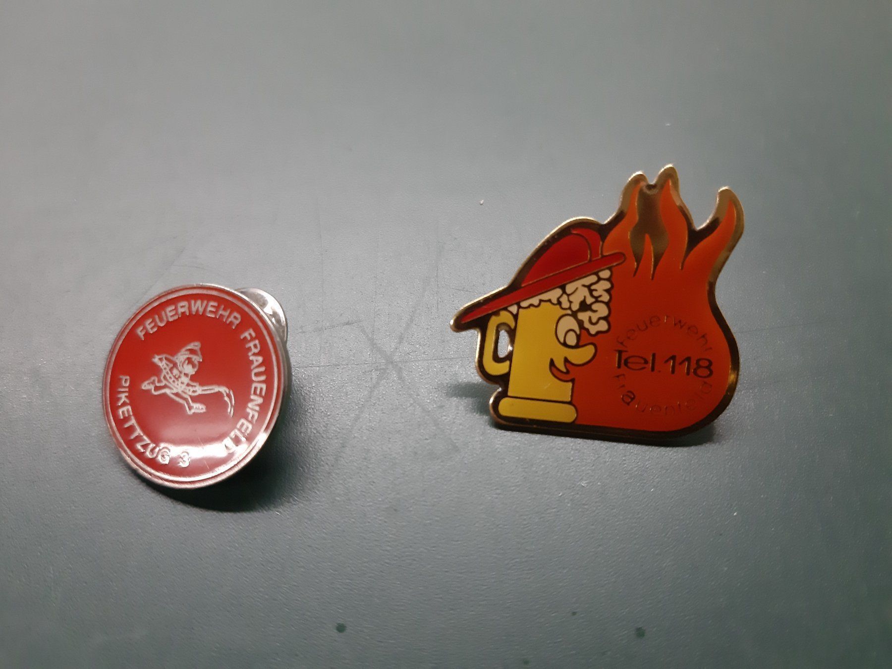 Placchette & Badge: 7 alte Feuerwehr-Pins – Usato da Rotkreuz venduto da RIKU56 2