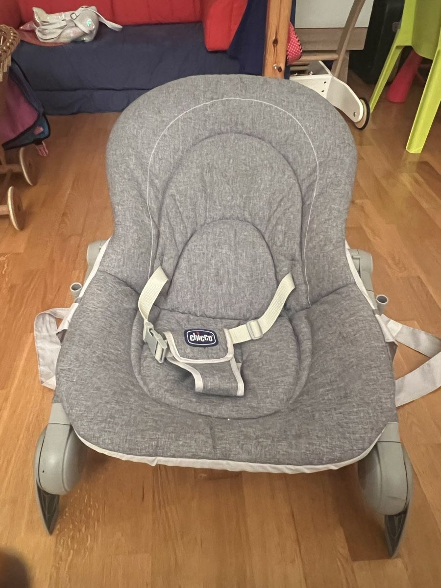 Chicco Sdraiette & Sdraiette a dondolo: Babywippe Chicco mit Spielbogen – Usato da Meilen venduto da gio_xlz7 4