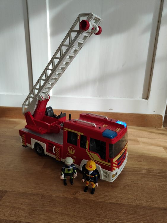  Playmobil Feuerwehrauto 