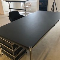 Schreibtisch USM Haller: 175x75 in schwarz + Kabel-Rost
