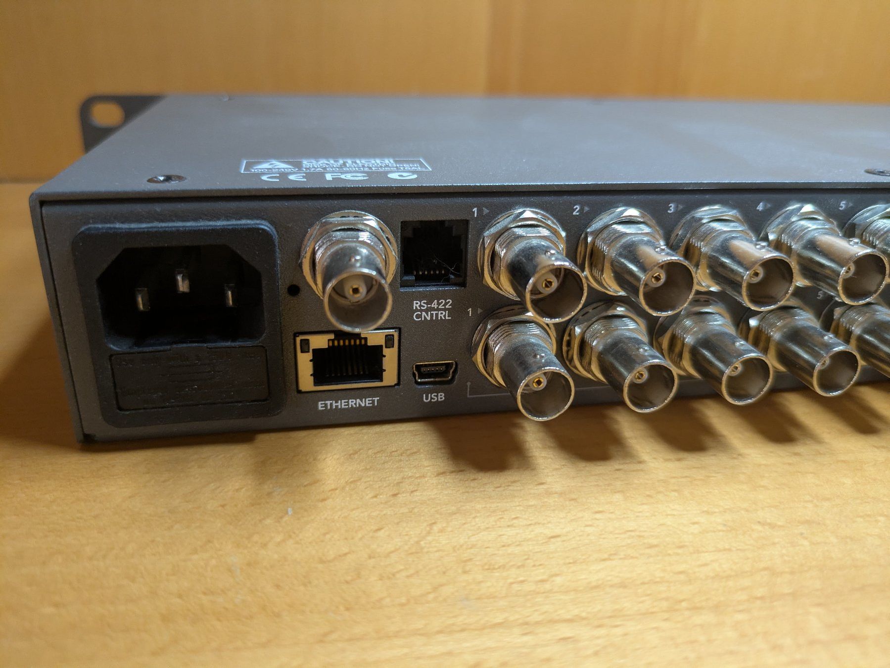 Hub & Switch: Blackmagic Design Smart Videohub CleanSwitch 12x12 – Usato da Neerach venduto da ciegolink 2