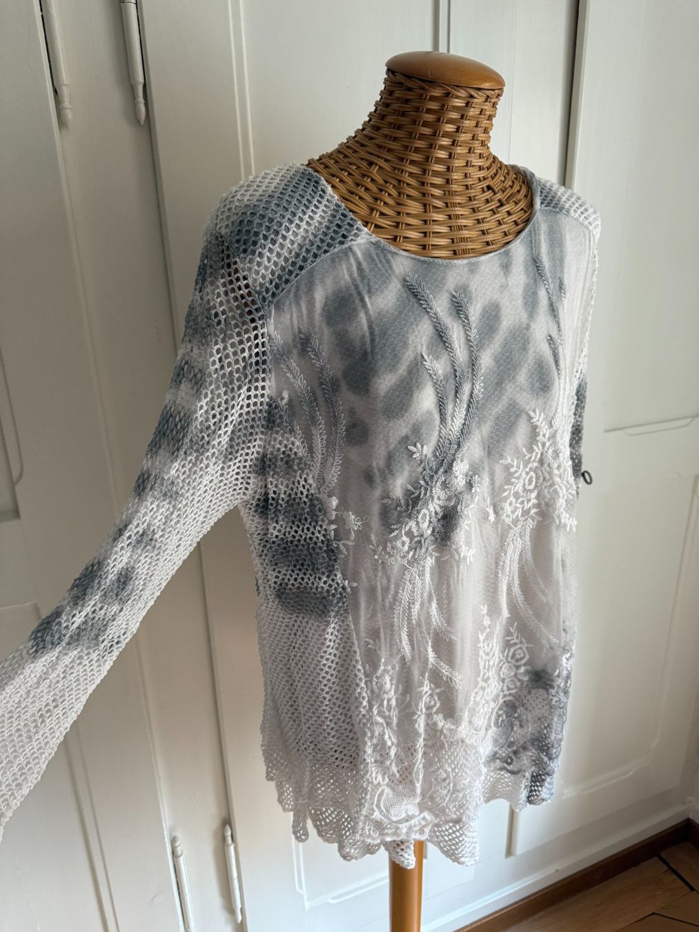 Tuniques: Layering Tunika Bluse weiss-grau M – D'occasion à Zürich par Diazaio 1
