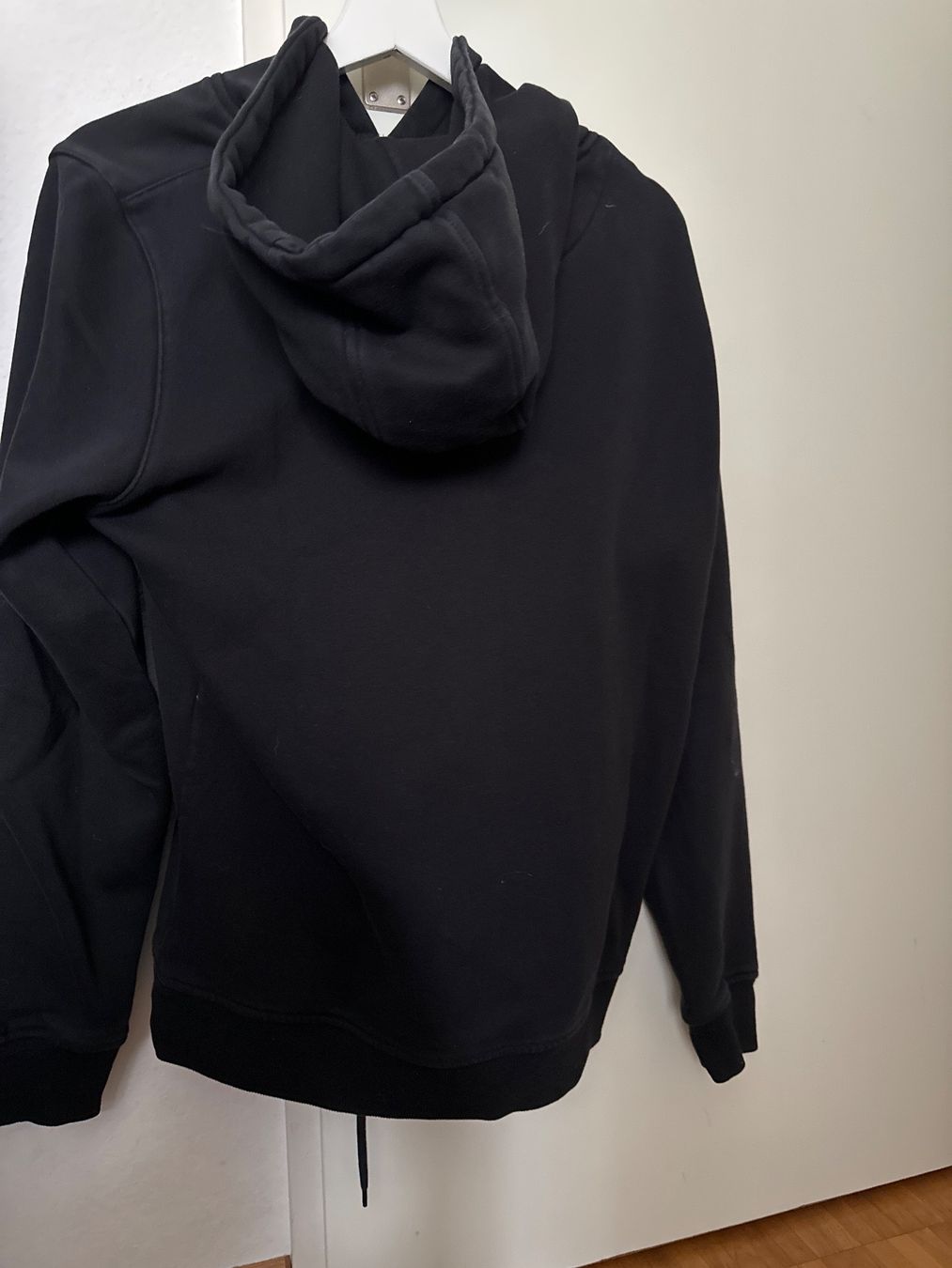 Maglioni & Felpe: Schwarzer Pullover Grösse M – Usato da Riehen venduto da rom_2bhm 1