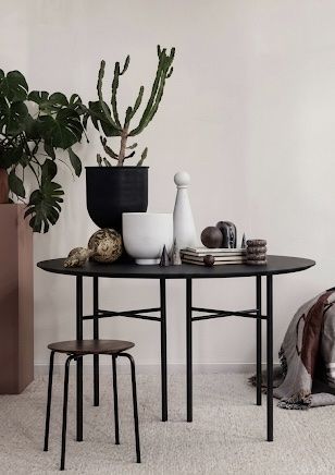 Ferm living Tavoli: Ferm Living Schwarz Mingle Esstisch 130 cm – Usato da Mellingen venduto da JoanOs