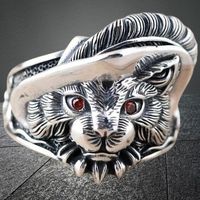 🐈‍ Katzen-Ring: Federhut & roten Augen – Ein Hingucker!💫
