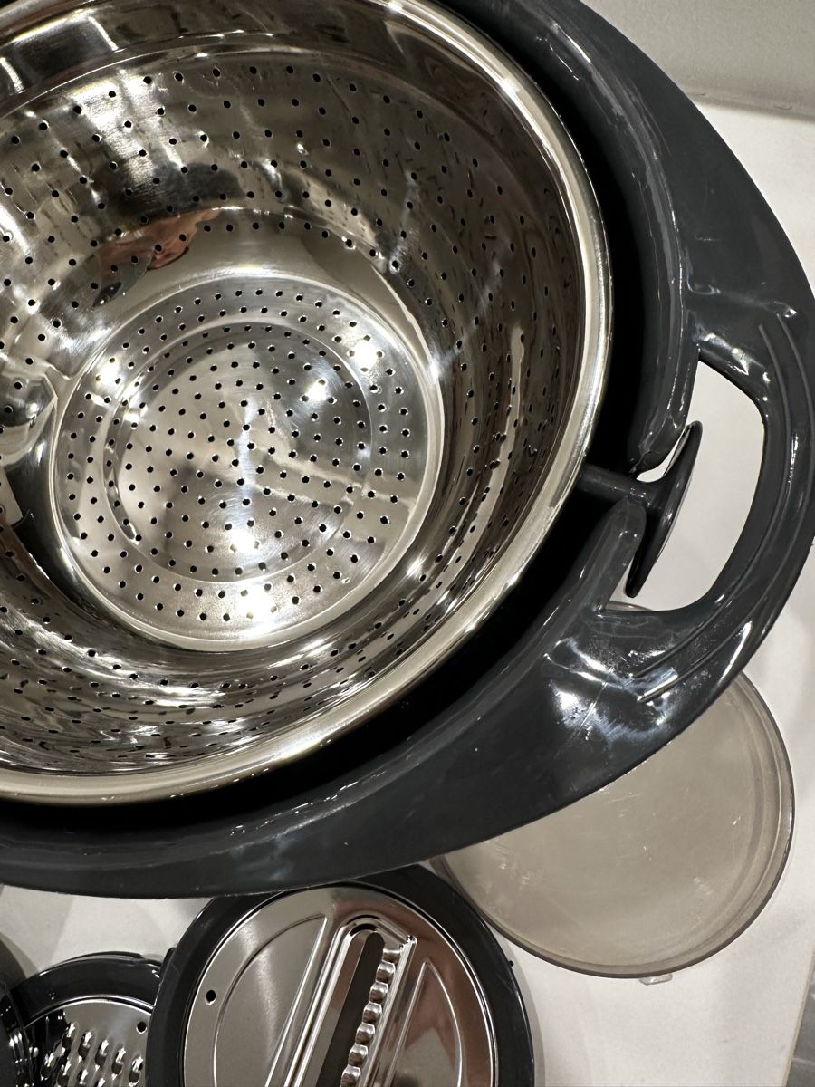 Appareils de cuisine: Neuwertige Gemüseraffel mit Einsätzen – Neuf (Voir description) à Wilen (Gottshaus) par mel_87dt 2