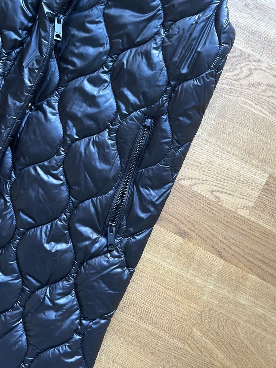 Massimo Dutti Gilet & Giacche senza maniche: Massimo Dutti Daunenweste, Schwarz, Gr. S – Nuovo (secondo la descrizione) da Basel venduto da FatmaCan52 5