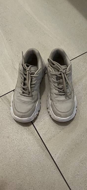 Scarpe per ragazze: Sneaker Sportschuhe Grösse 32 – Usato da Kastanienbaum venduto da pet_57dn 3